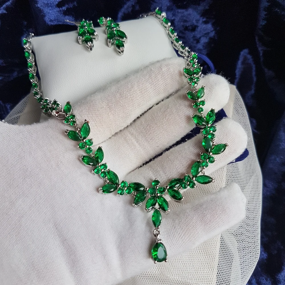 Swarovski Elements Emerald Green Marquis Teardrop Leaf Necklace & Earrings SET